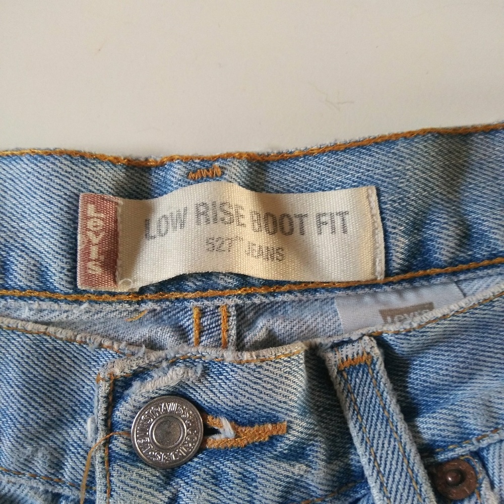527 Levis Cutoff Shorts - Picture 6 of 7